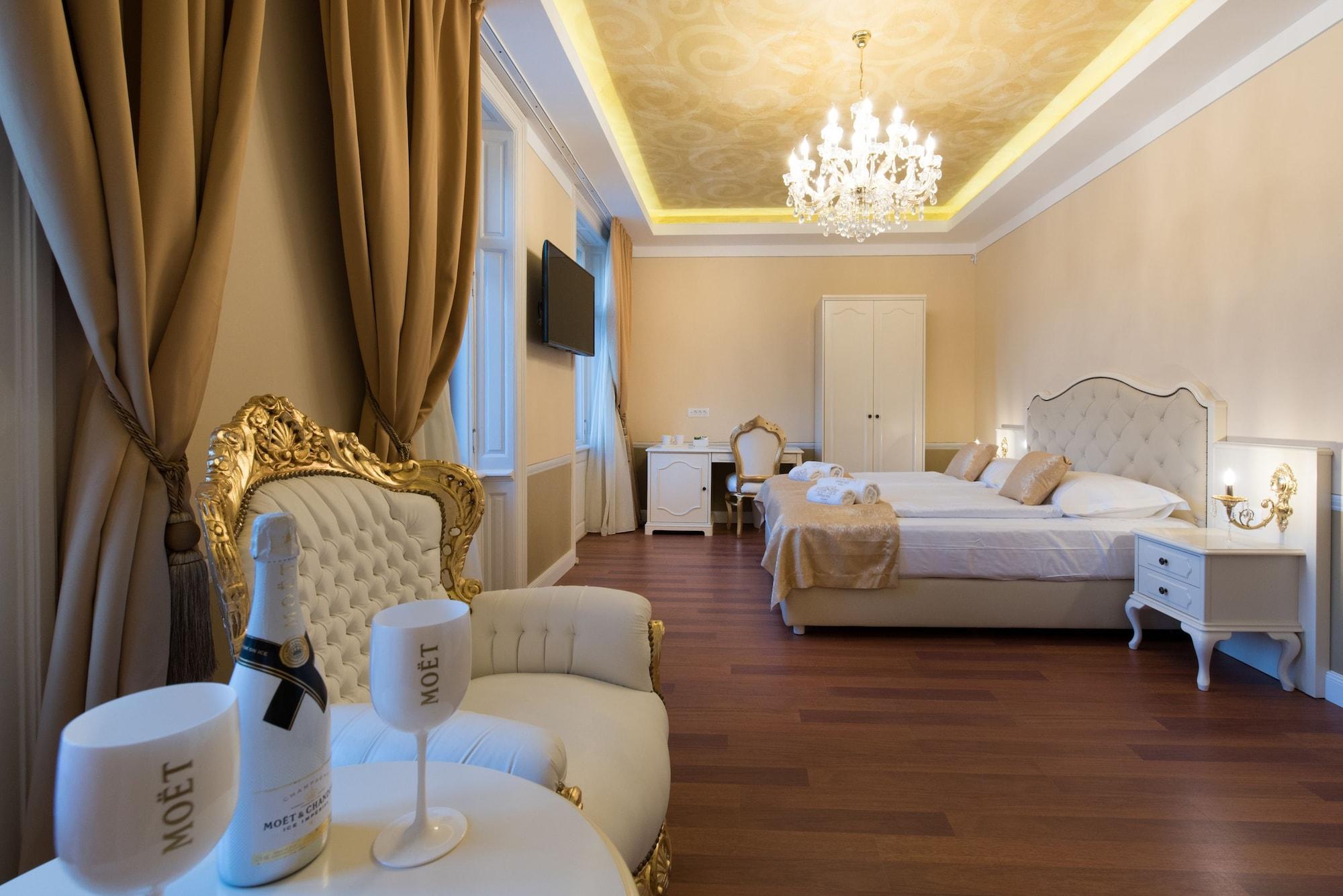 Central Square Heritage Hotel สปลิท ภายนอก รูปภาพ