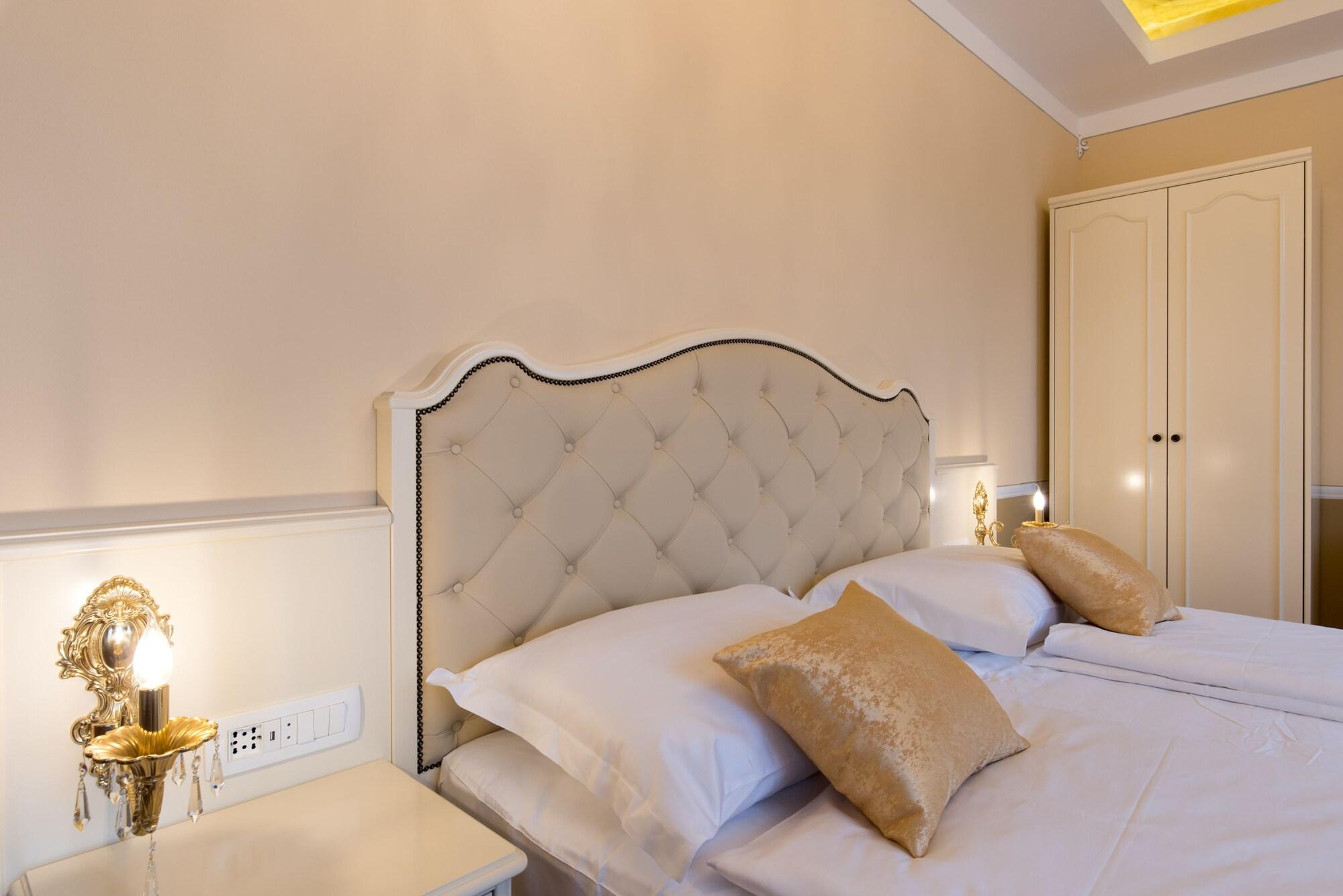 Central Square Heritage Hotel สปลิท ภายนอก รูปภาพ