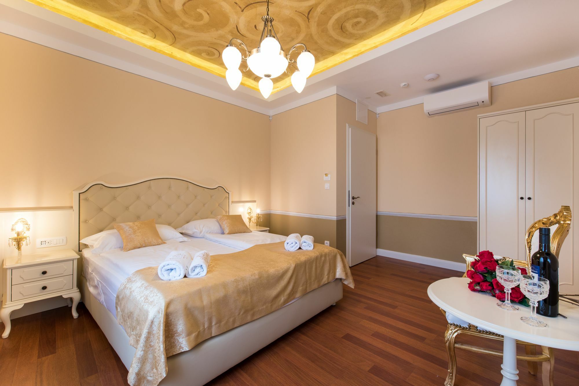 Central Square Heritage Hotel สปลิท ภายนอก รูปภาพ
