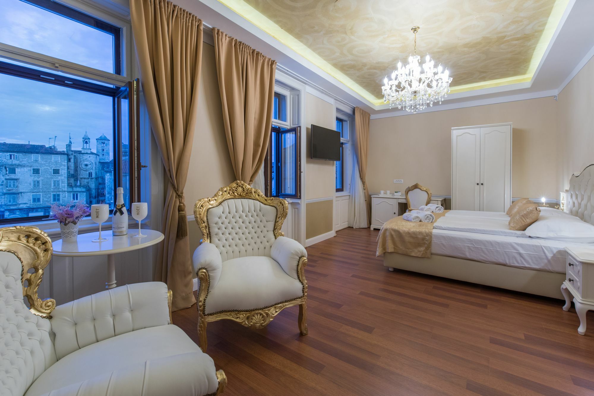 Central Square Heritage Hotel สปลิท ภายนอก รูปภาพ