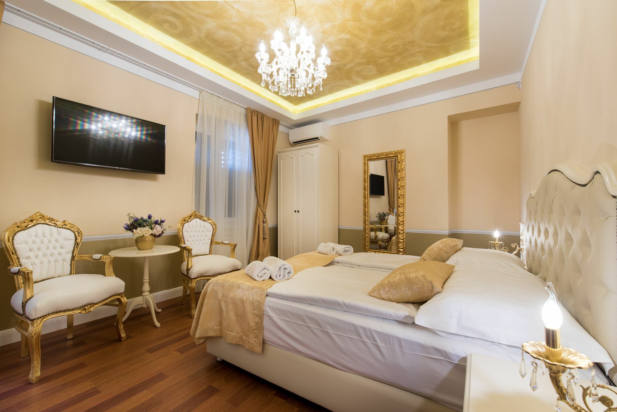 Central Square Heritage Hotel สปลิท ภายนอก รูปภาพ