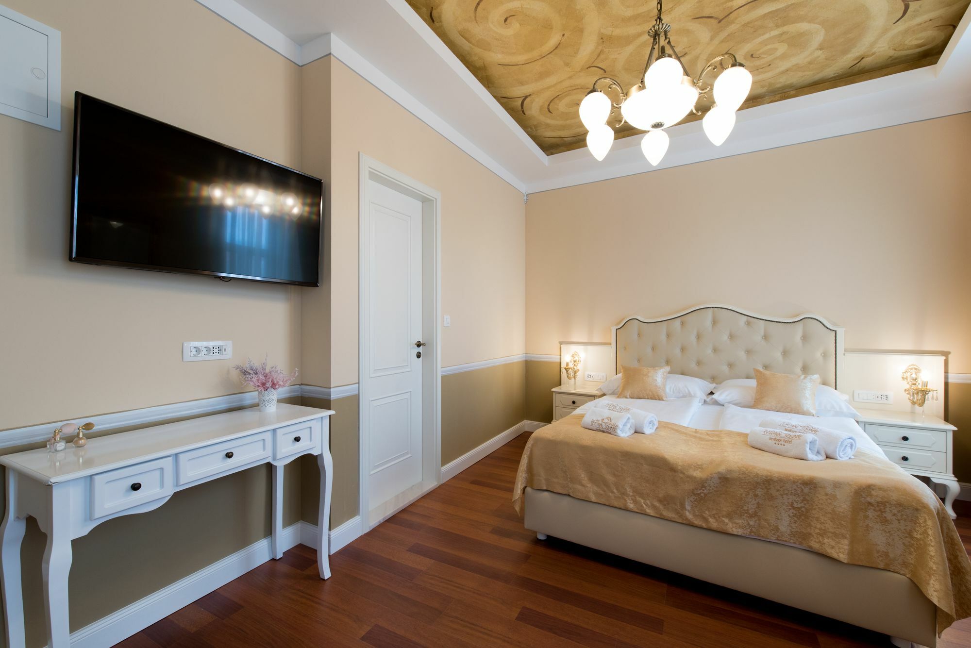 Central Square Heritage Hotel สปลิท ภายนอก รูปภาพ